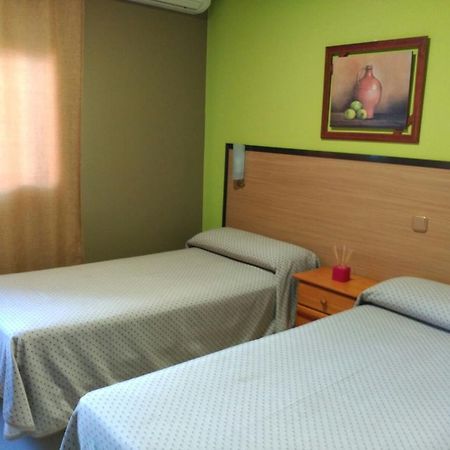 Hostal DS Velilla de San Antonio Buitenkant foto