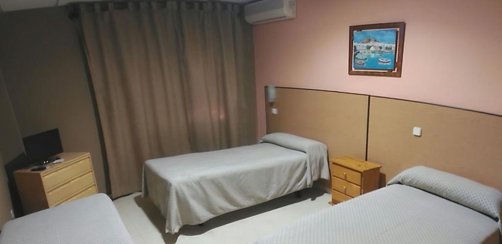 Hostal DS Velilla de San Antonio Buitenkant foto