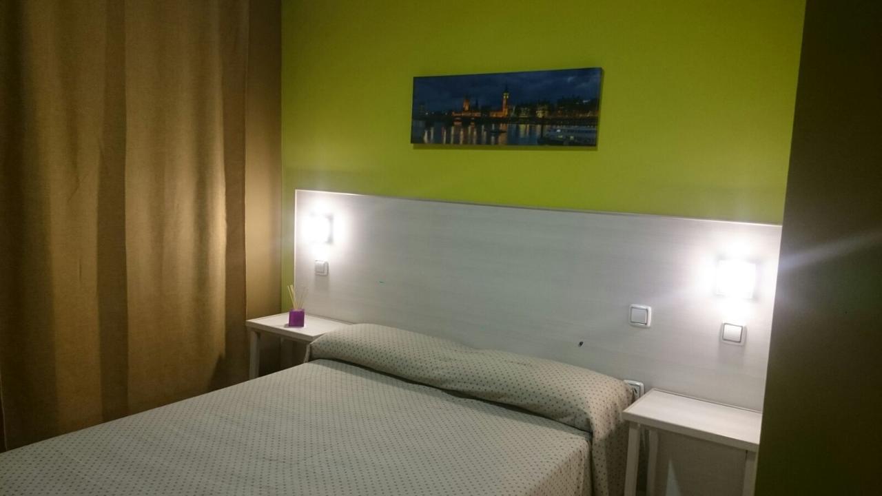 Hostal DS Velilla de San Antonio Buitenkant foto