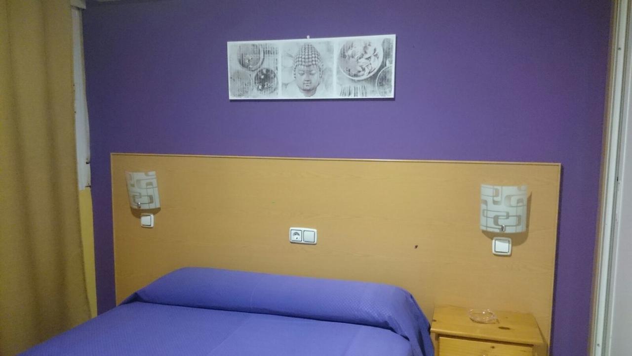 Hostal DS Velilla de San Antonio Buitenkant foto