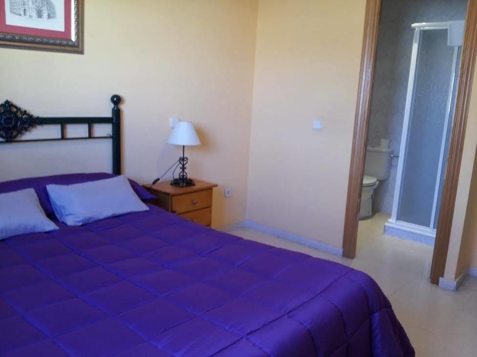 Hostal DS Velilla de San Antonio Buitenkant foto